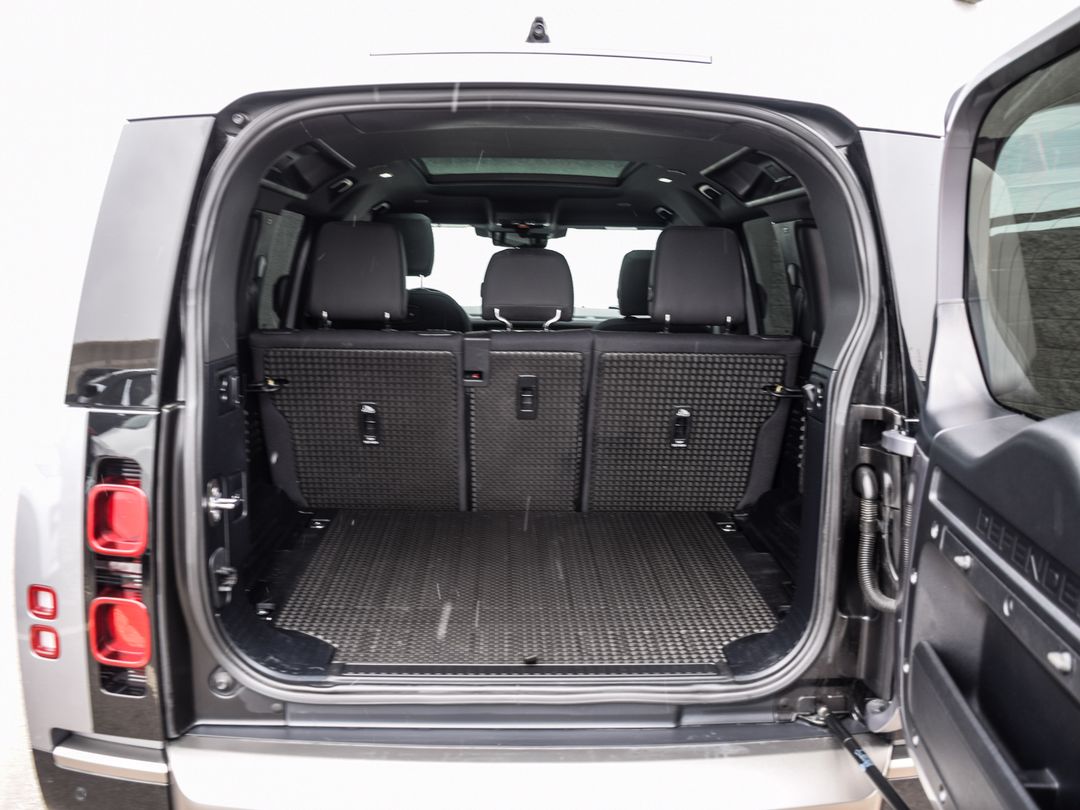 2022 Land Rover Defender 110 X-Dynamic SE, Toronto, Cash