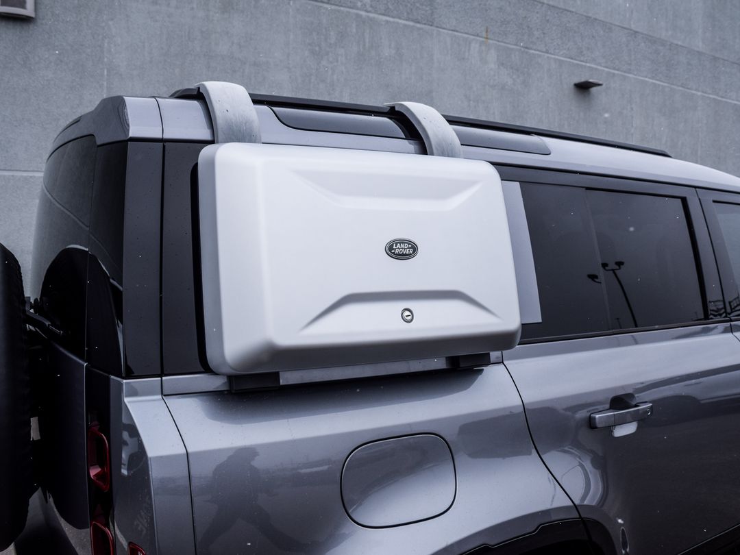 2022 Land Rover Defender 110 X-Dynamic SE, Toronto, Cash