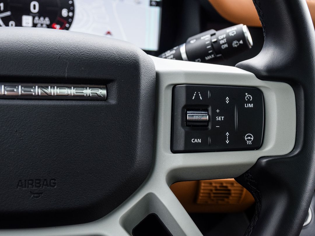2024 Land Rover Defender 110 P400 X-Dynamic SE, Toronto, Cash