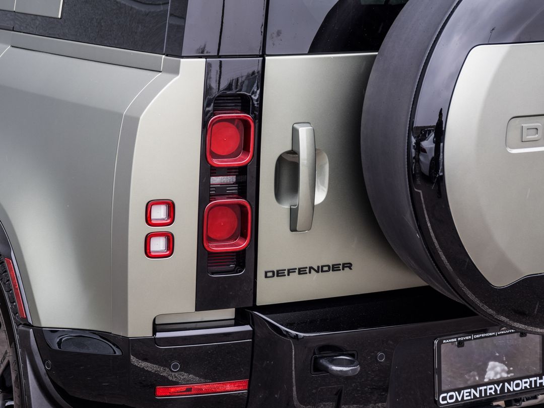 2024 Land Rover Defender 110 P400 X-Dynamic SE, Toronto, Cash