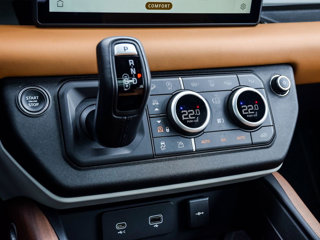 2024 Land Rover Defender 110 P400 X-Dynamic SE, Toronto, Cash