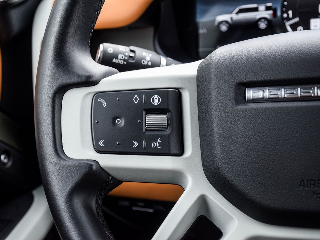 2024 Land Rover Defender 110 P400 X-Dynamic SE, Toronto, Cash