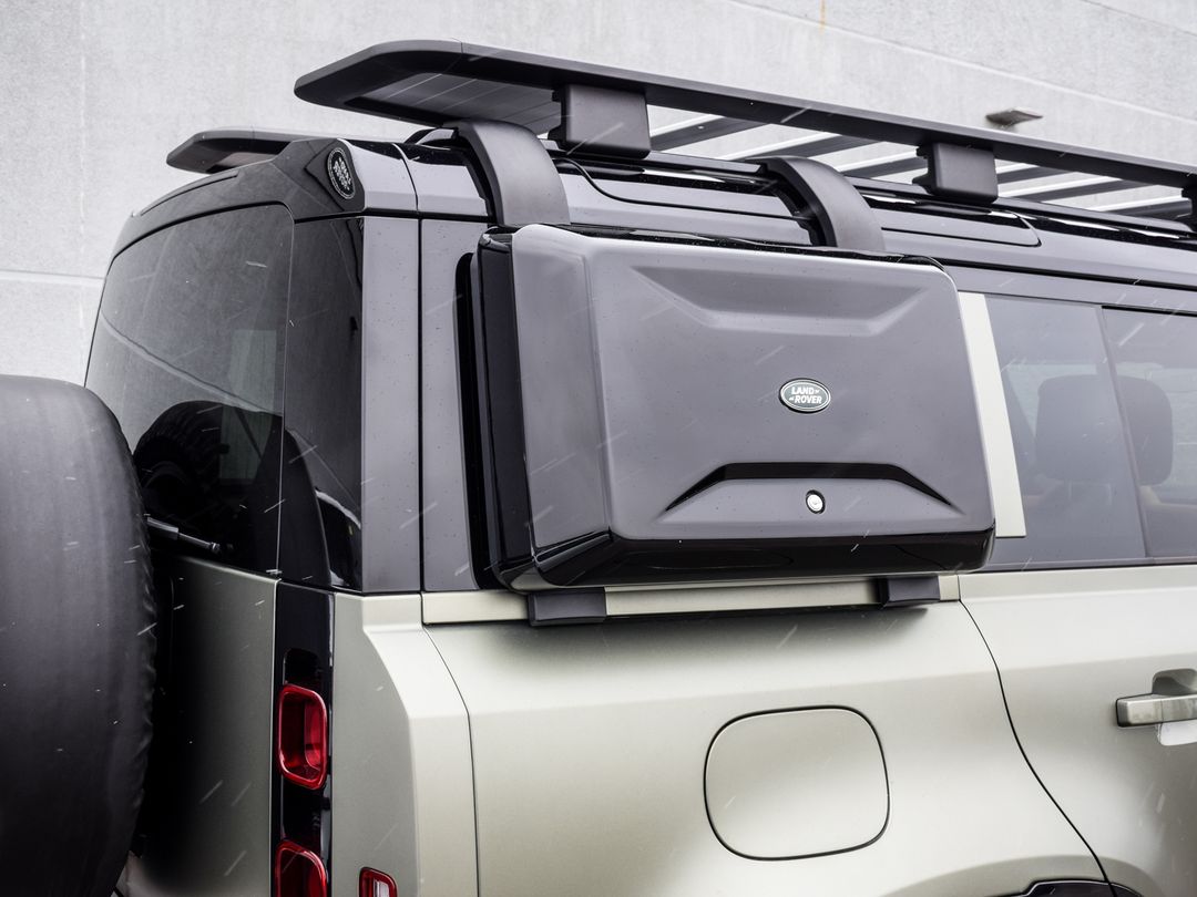2024 Land Rover Defender 110 P400 X-Dynamic SE, Toronto, Cash