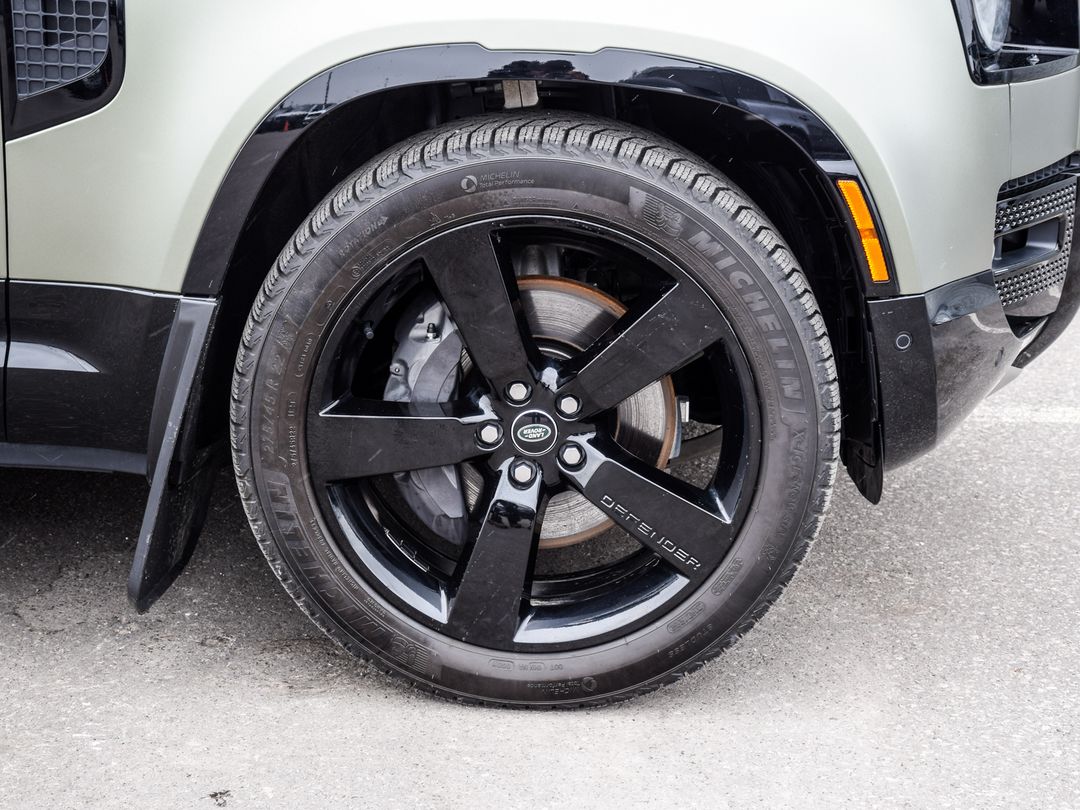 2024 Land Rover Defender 110 P400 X-Dynamic SE, Toronto, Cash