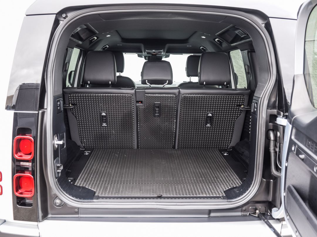 2024 Land Rover Defender 110 P300 S, Toronto, Cash