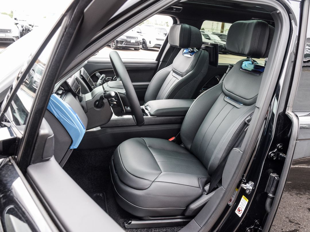 2025 Land Rover Range Rover P615 SV LWB, Toronto, Cash