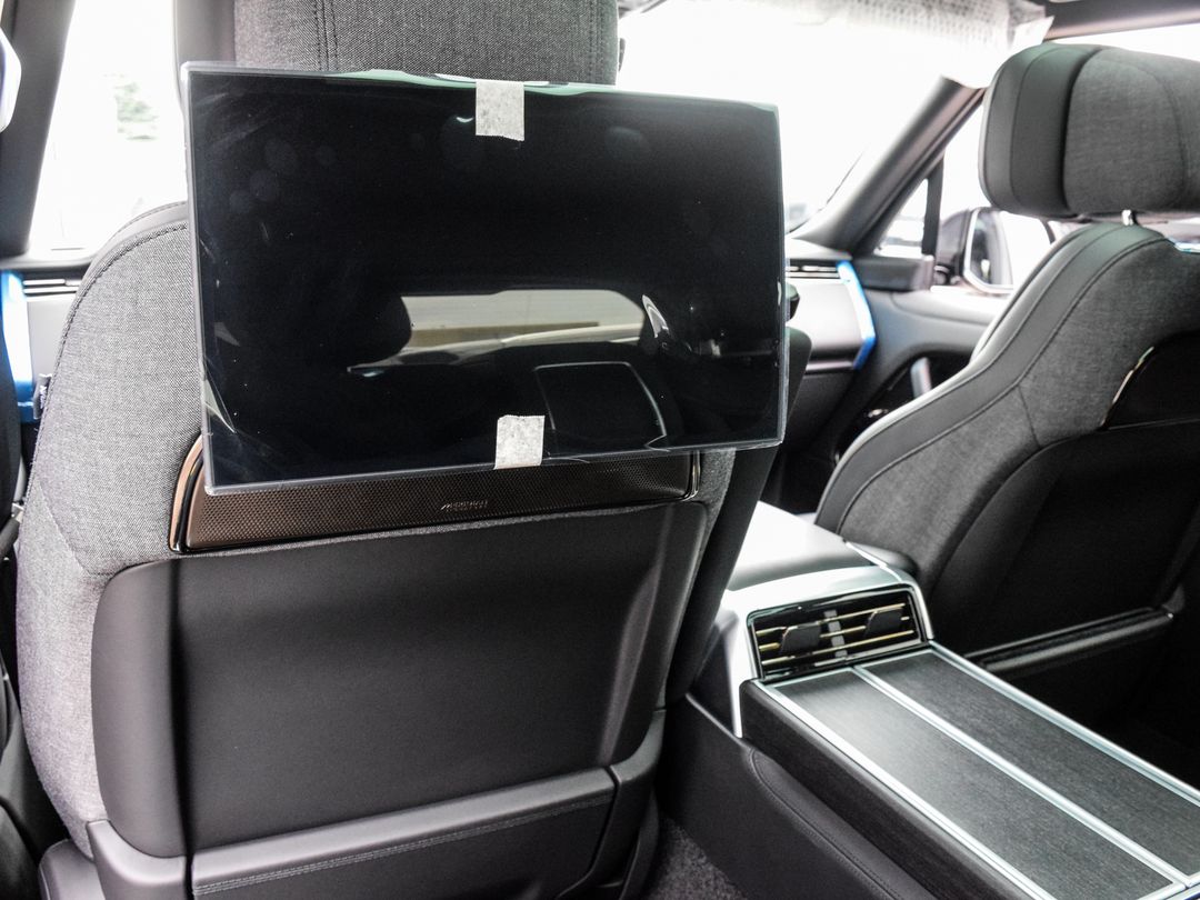 2025 Land Rover Range Rover P615 SV LWB, Toronto, Cash