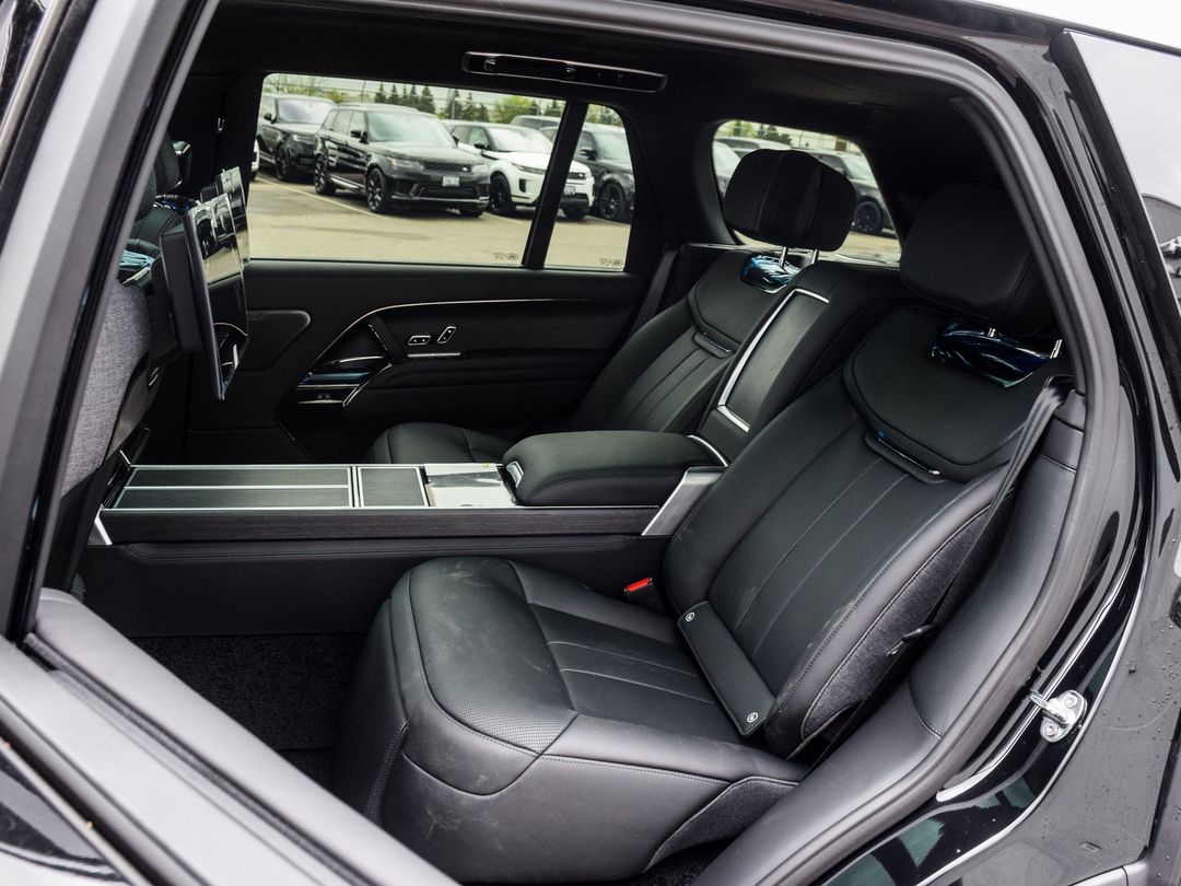 2025 Land Rover Range Rover P615 SV LWB, Toronto, Cash