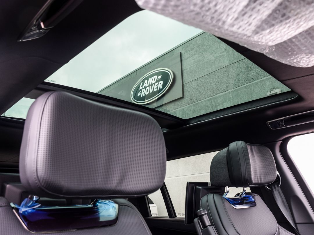 2025 Land Rover Range Rover P615 SV LWB, Toronto, Cash