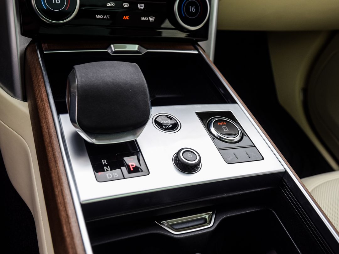 2023 Land Rover Range Rover P400 SE, Toronto, Cash