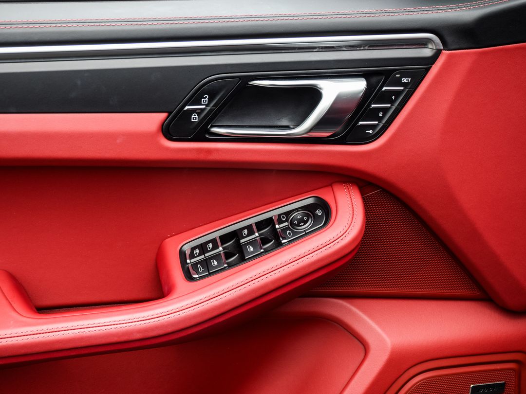 2024 Porsche Macan T, Toronto, Cash