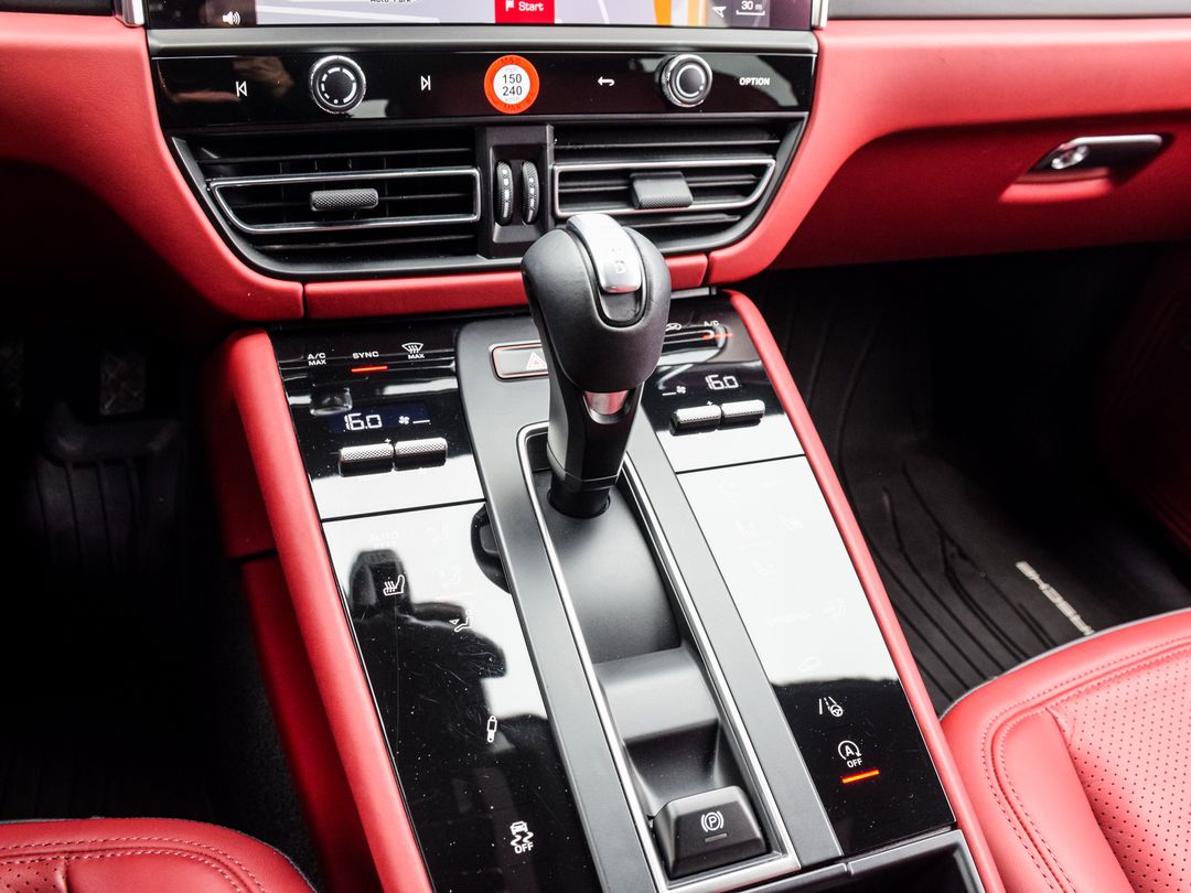 2024 Porsche Macan T, Toronto, Cash