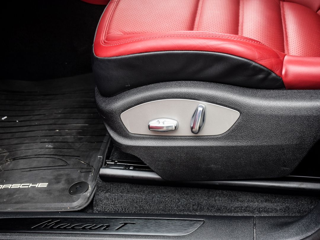 2024 Porsche Macan T, Toronto, Cash