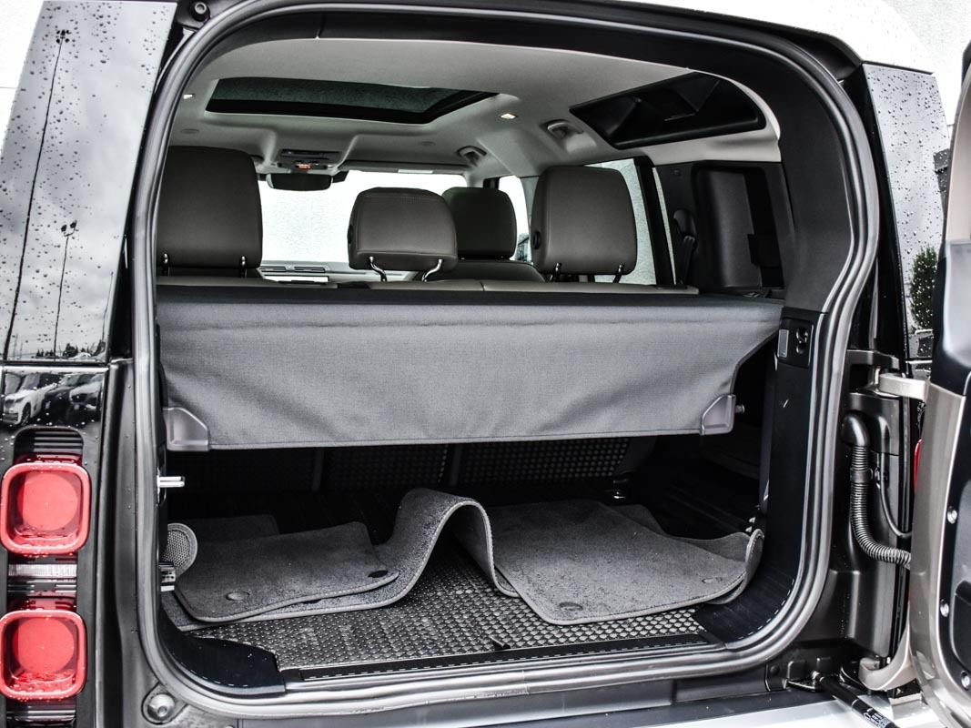 2023 Land Rover Defender 110 SE, Toronto, Cash