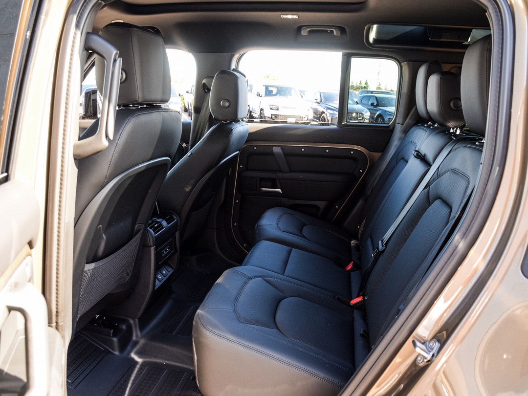 2025 Land Rover Defender 110 P400 X-Dynamic SE, 多伦多, 全款车