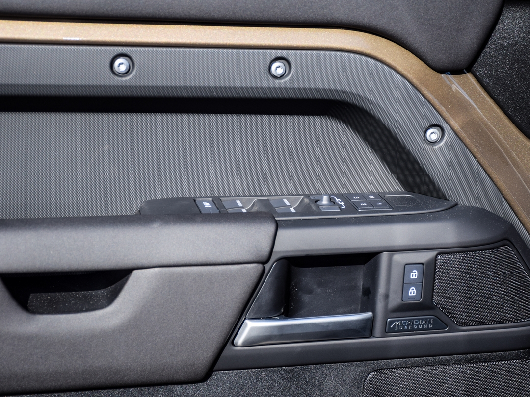 2025 Land Rover Defender 110 P400 X-Dynamic SE, 多伦多, 全款车