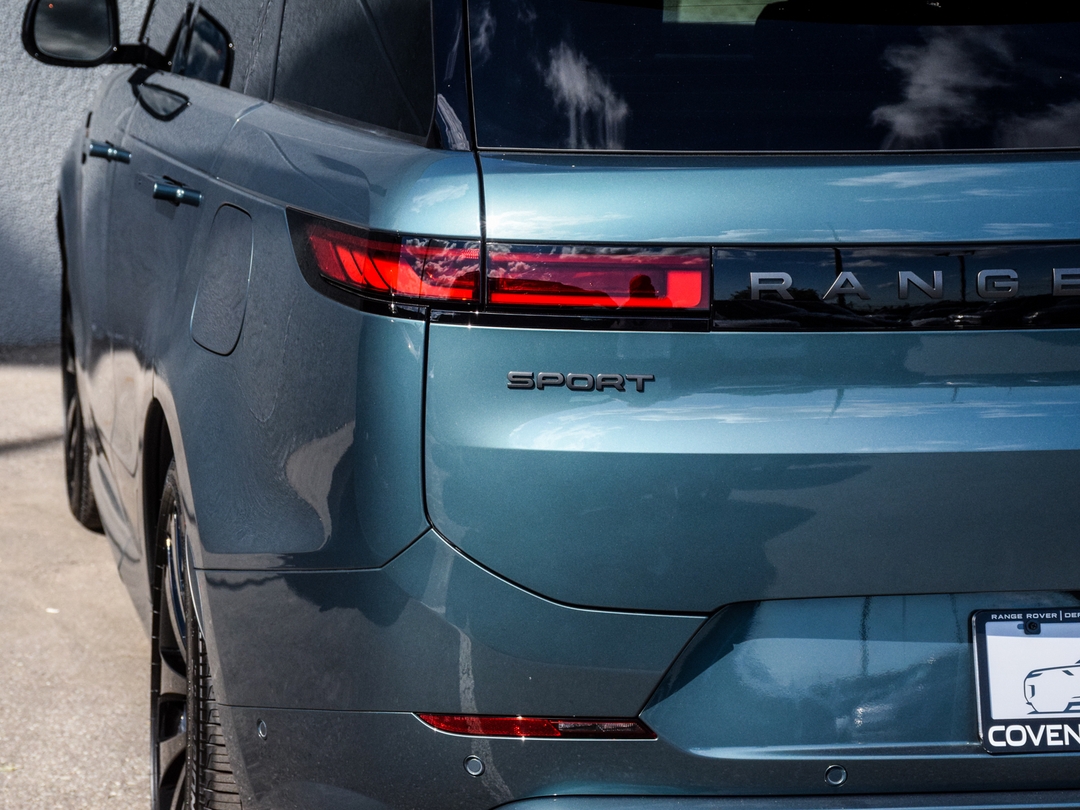 2025 Land Rover Range Rover Sport P460e Dynamic SE, Toronto, Cash