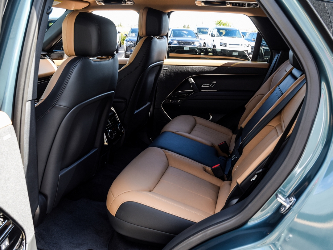 2025 Land Rover Range Rover Sport P460e Dynamic SE, Toronto, Cash