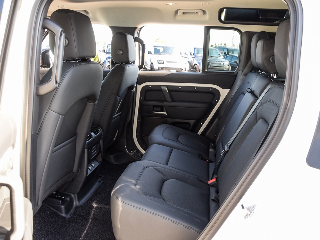 2025 Land Rover Defender 110 P300 S, 多伦多, 全款车