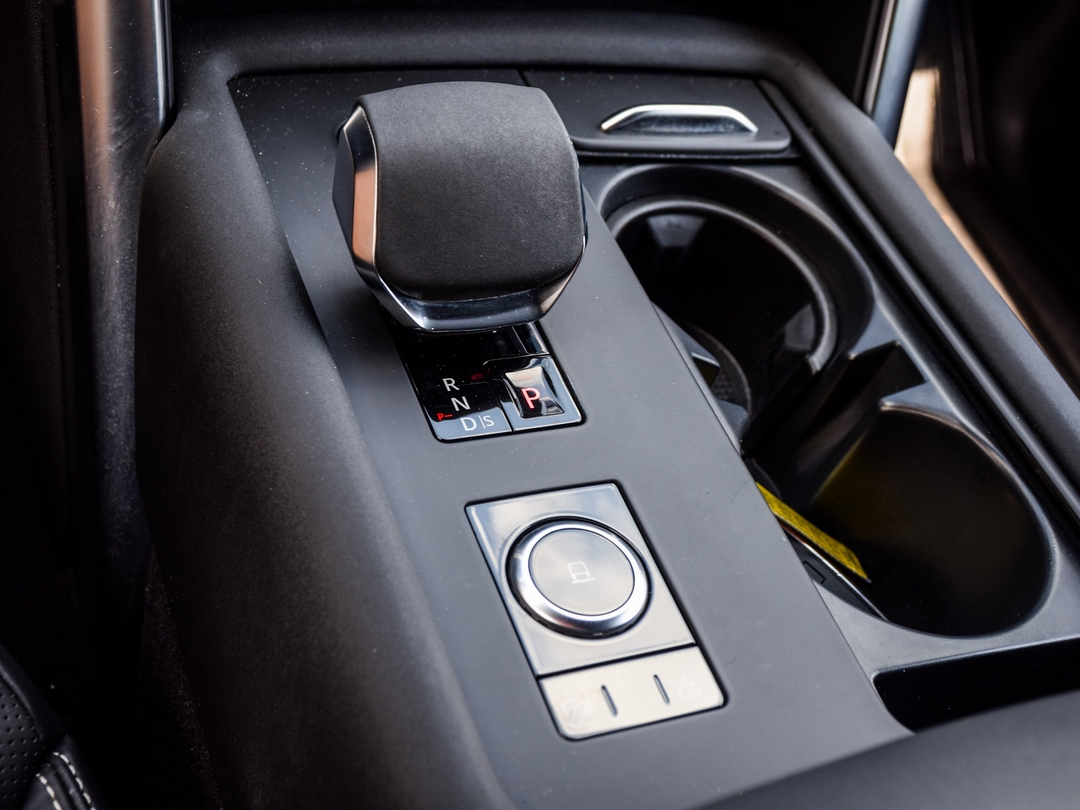 2022 Land Rover Discovery P360 R-Dynamic HSE, Toronto, Cash