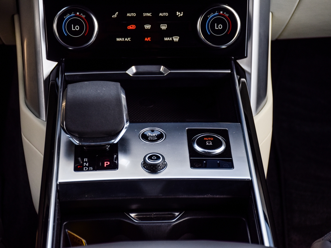 2023 Land Rover Range Rover P530 SE, Toronto, Cash