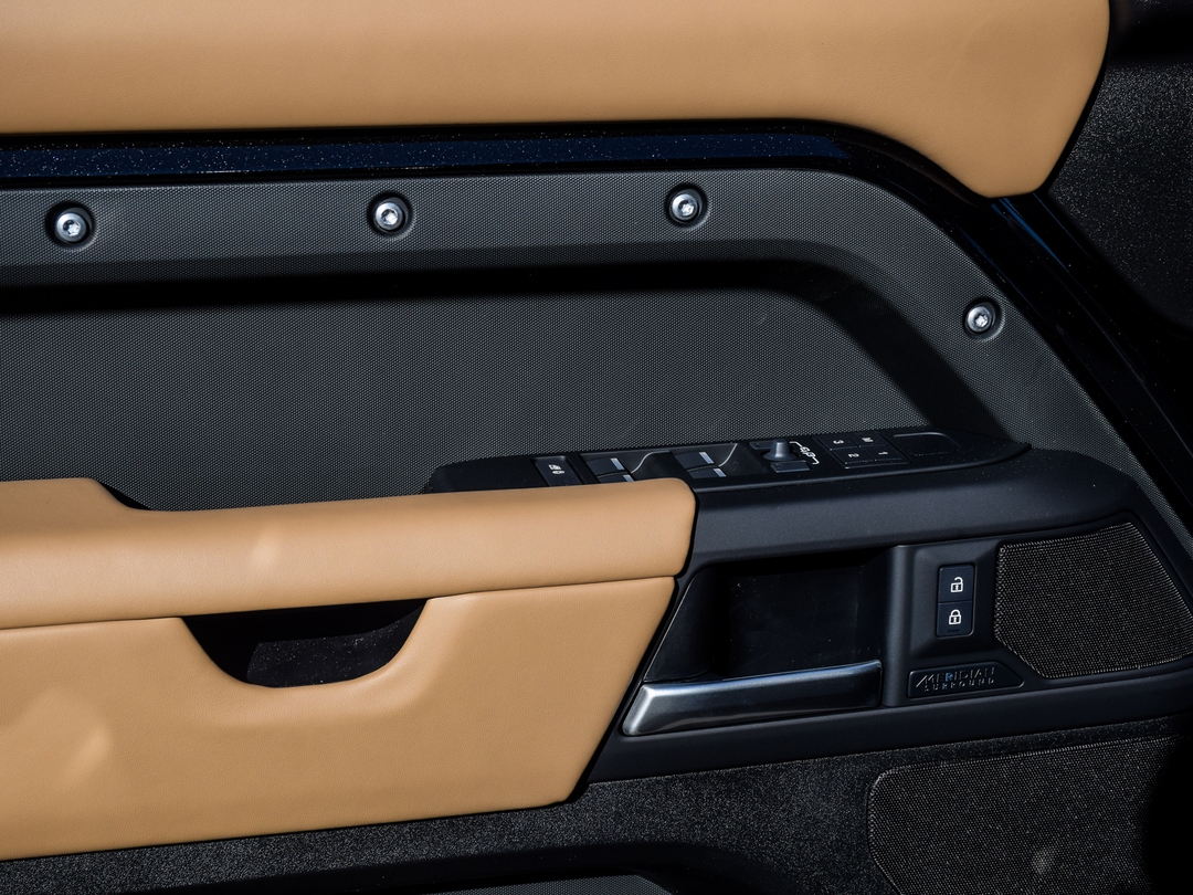 2025 Land Rover Defender 110 P400 X-Dynamic SE, 多伦多, 全款车