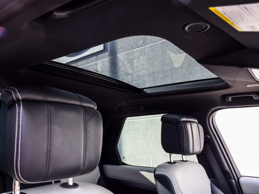 2023 Land Rover Discovery P360 R-Dynamic HSE, Toronto, Cash