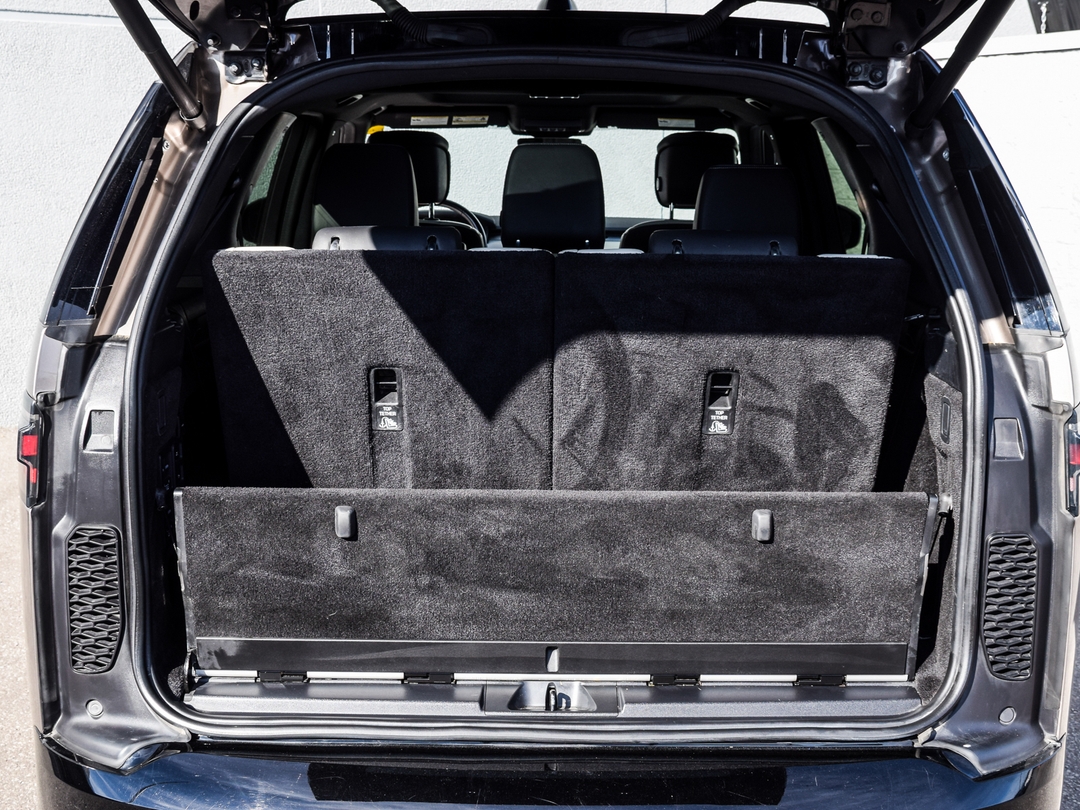 2023 Land Rover Discovery P360 R-Dynamic HSE, Toronto, Cash
