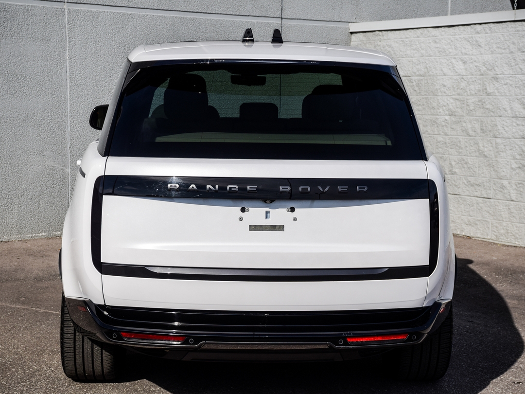 2024 Land Rover Range Rover P550e SE SWB, Toronto, Cash