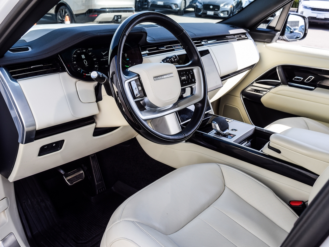 2024 Land Rover Range Rover P550e SE SWB, Toronto, Cash