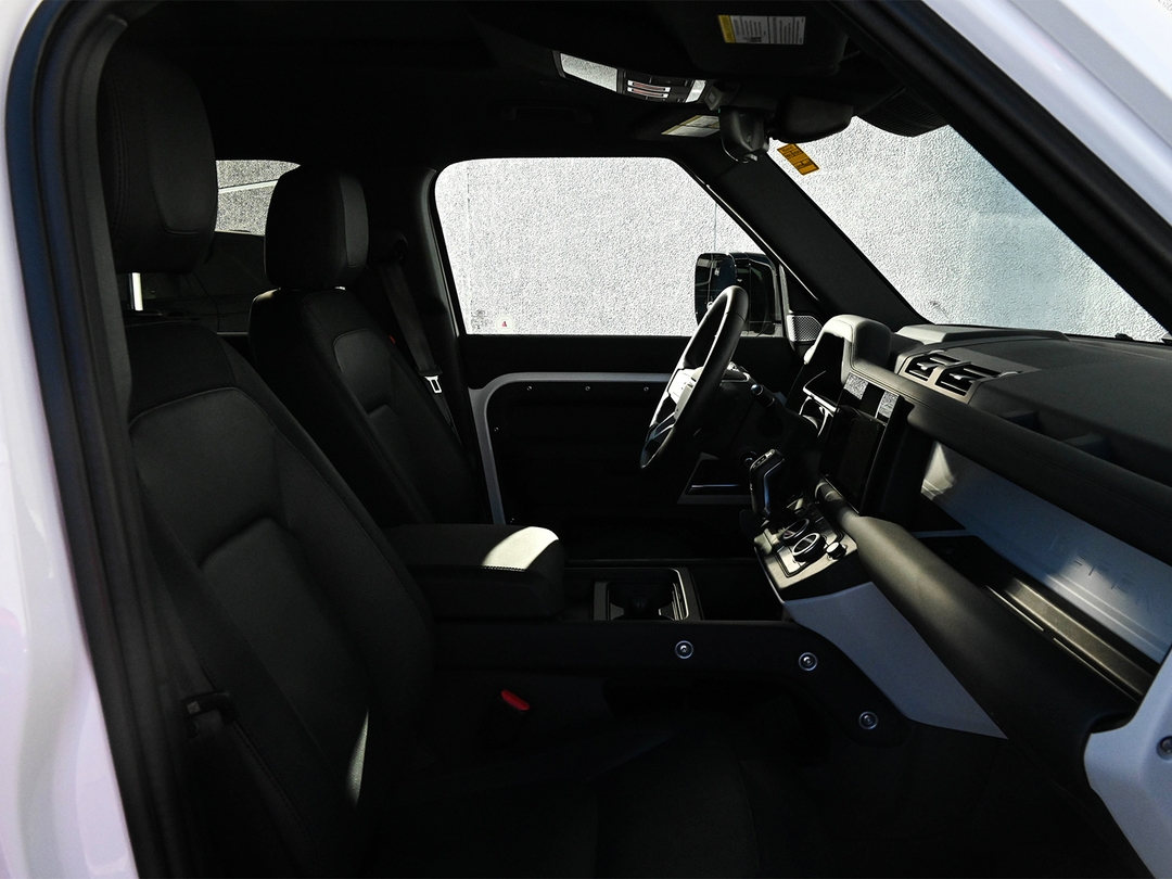 2024 Land Rover Defender 130 P400 X-Dynamic SE, Toronto, Cash