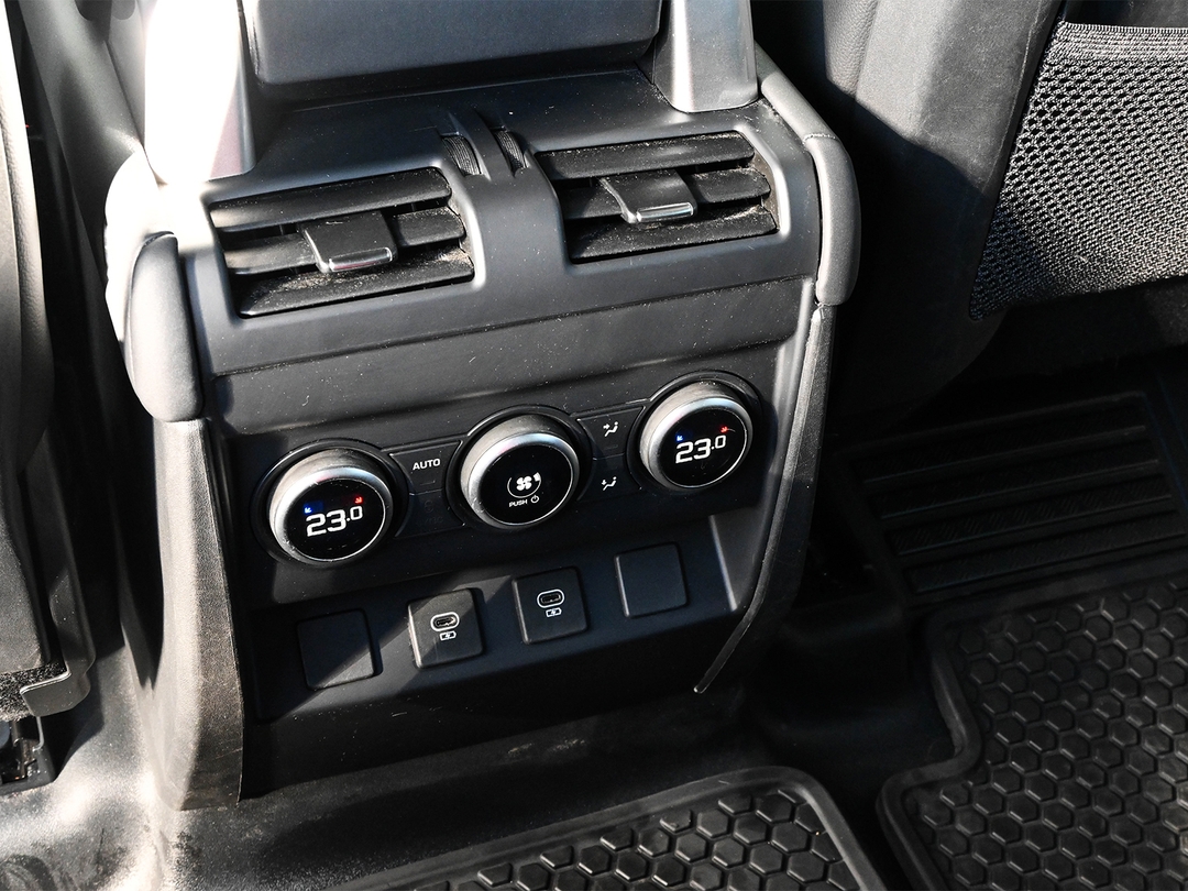 2024 Land Rover Defender 130 P400 X-Dynamic SE, Toronto, Cash