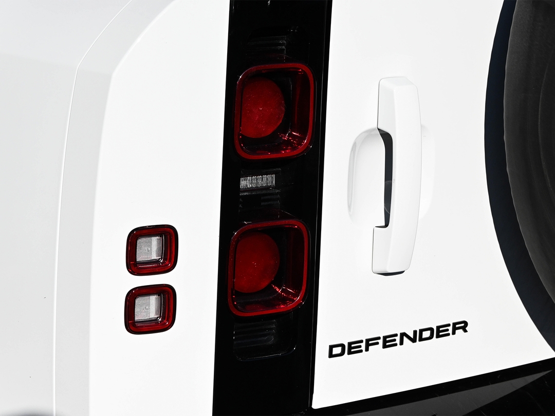 2024 Land Rover Defender 130 P400 X-Dynamic SE, Toronto, Cash