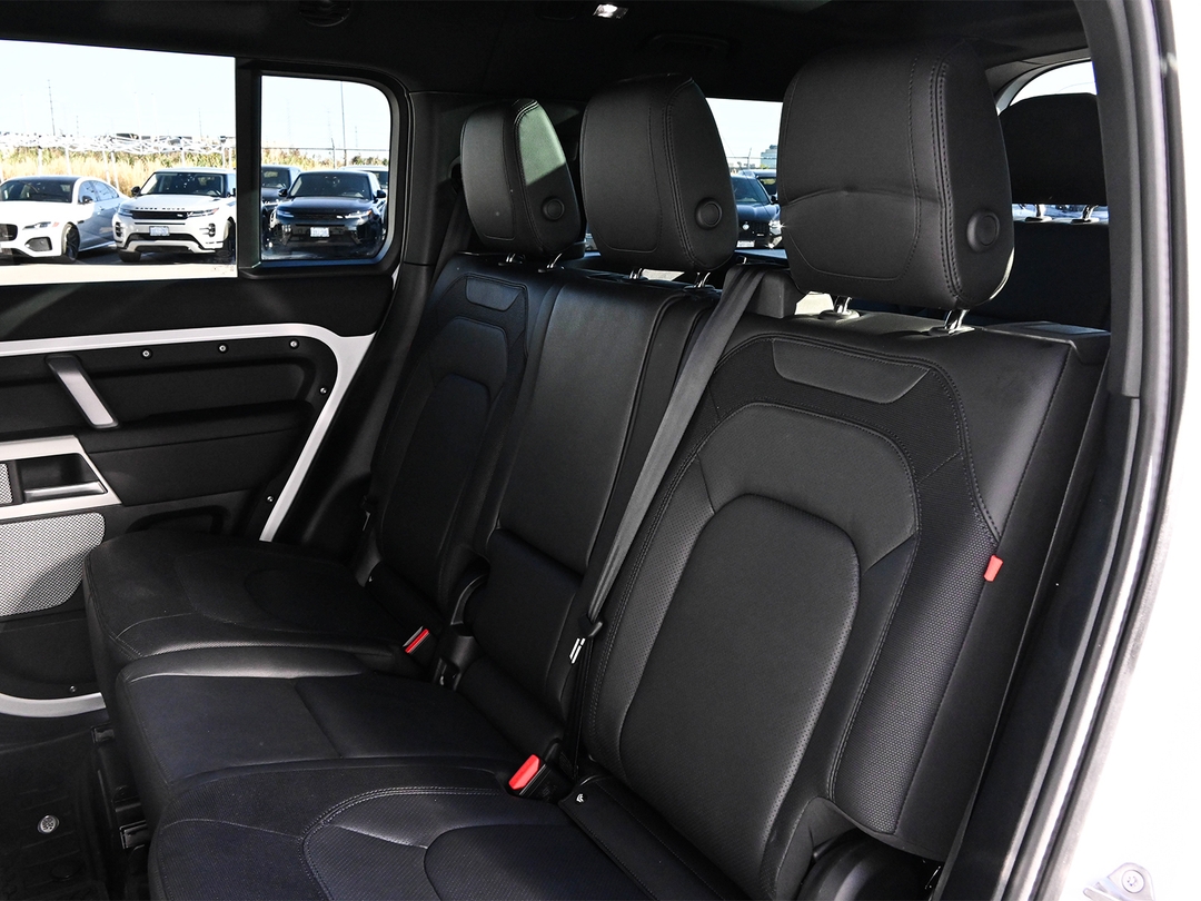 2024 Land Rover Defender 130 P400 X-Dynamic SE, Toronto, Cash