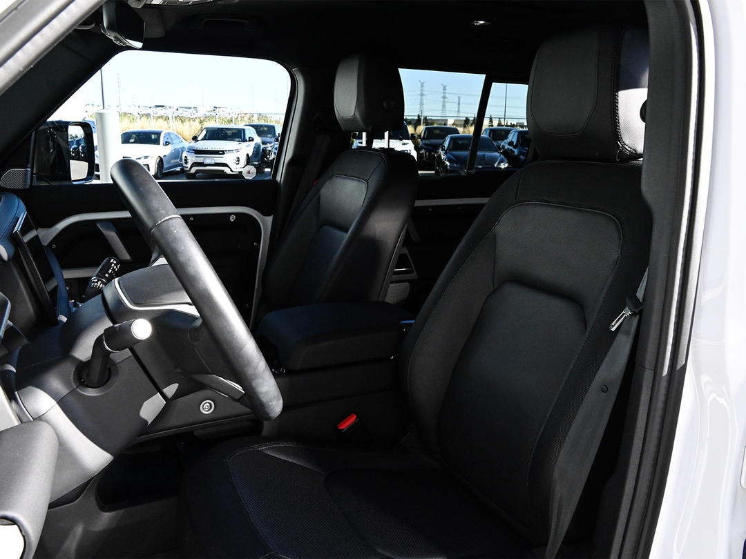 2024 Land Rover Defender 130 P400 X-Dynamic SE, Toronto, Cash