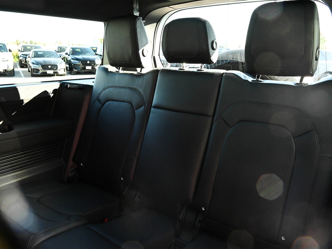 2024 Land Rover Defender 130 P400 X-Dynamic SE, Toronto, Cash
