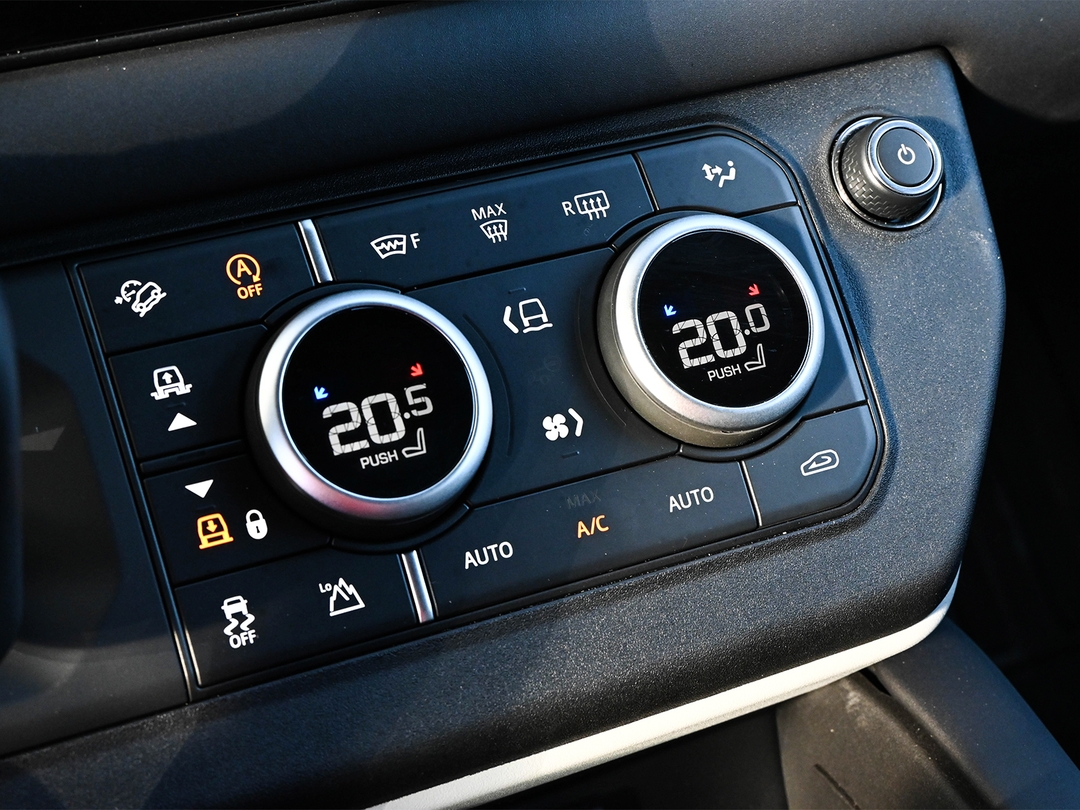 2024 Land Rover Defender 130 P400 X-Dynamic SE, Toronto, Cash