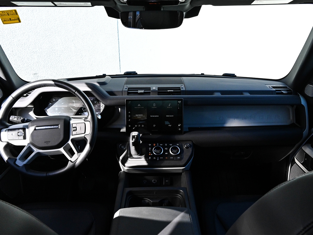 2024 Land Rover Defender 130 P400 X-Dynamic SE, Toronto, Cash