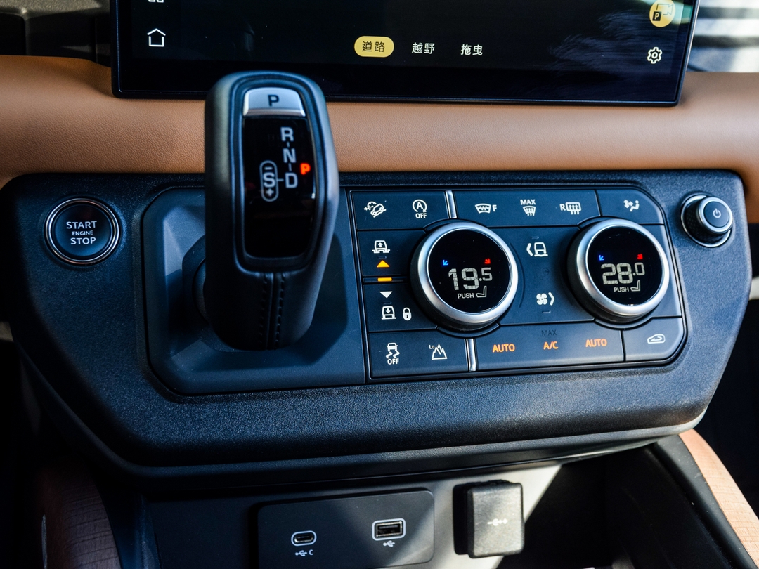 2023 Land Rover Defender 130 X, Toronto, Cash