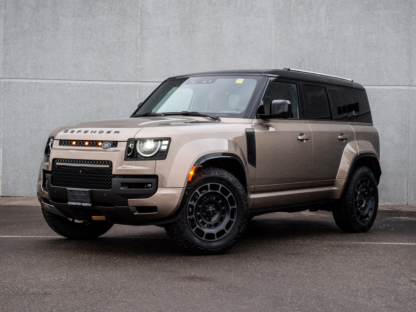 2026 Land Rover Defender 110 P635 OCTA AWD