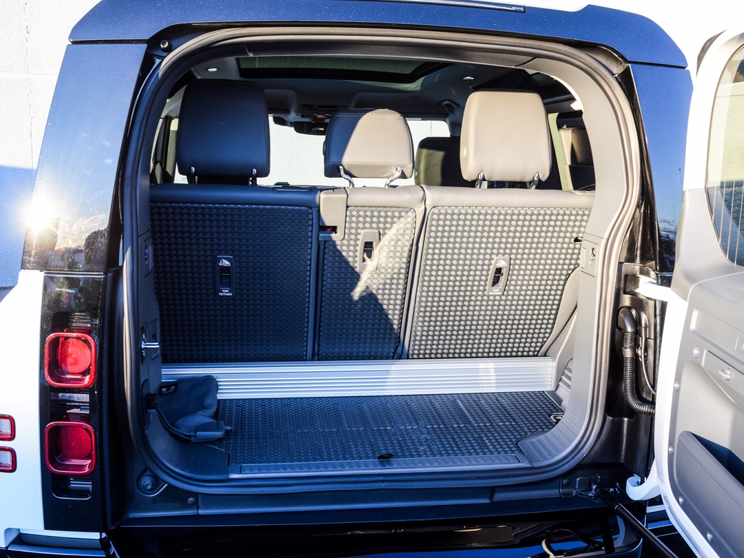 2023 Land Rover Defender 90 X-Dynamic SE, Toronto, Cash