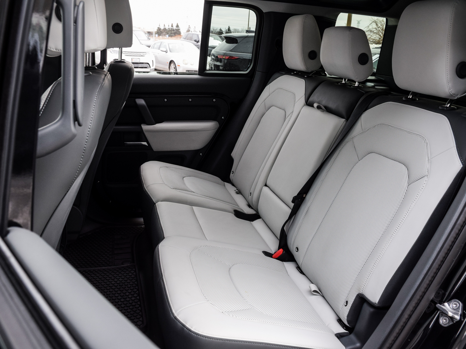 2025 Land Rover Defender 110 P400 X-Dynamic SE, Toronto, Cash