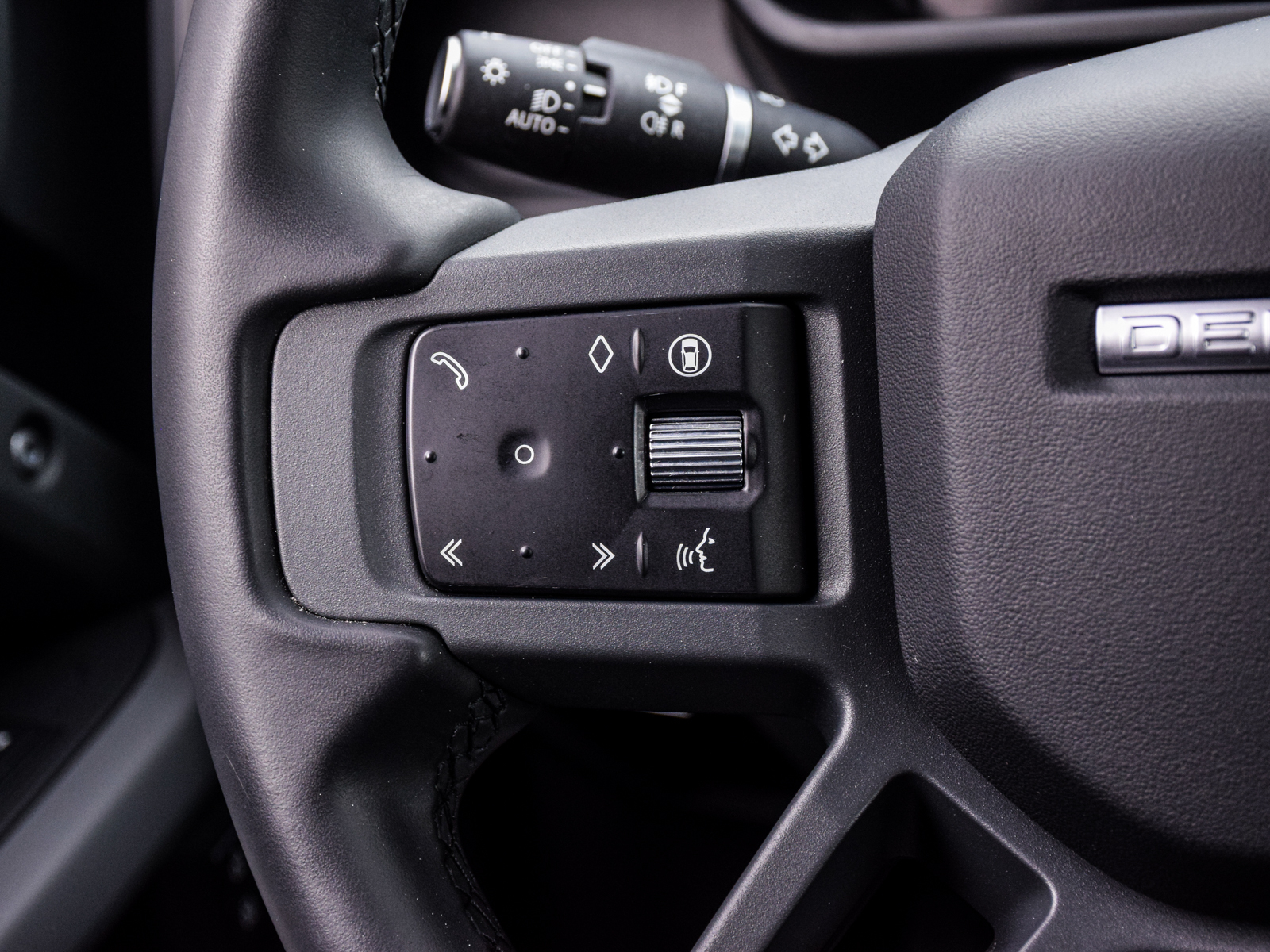 2025 Land Rover Defender 110 P400 X-Dynamic SE, Toronto, Cash