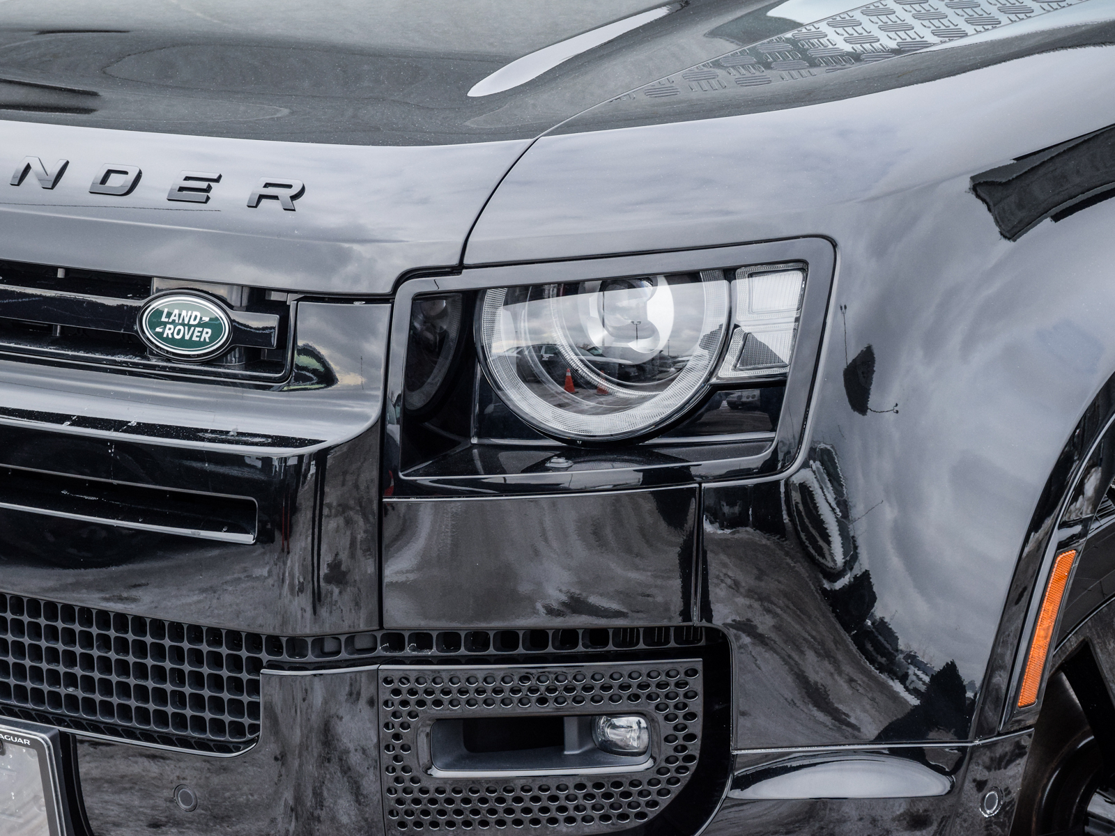 2025 Land Rover Defender 110 P400 X-Dynamic SE, Toronto, Cash