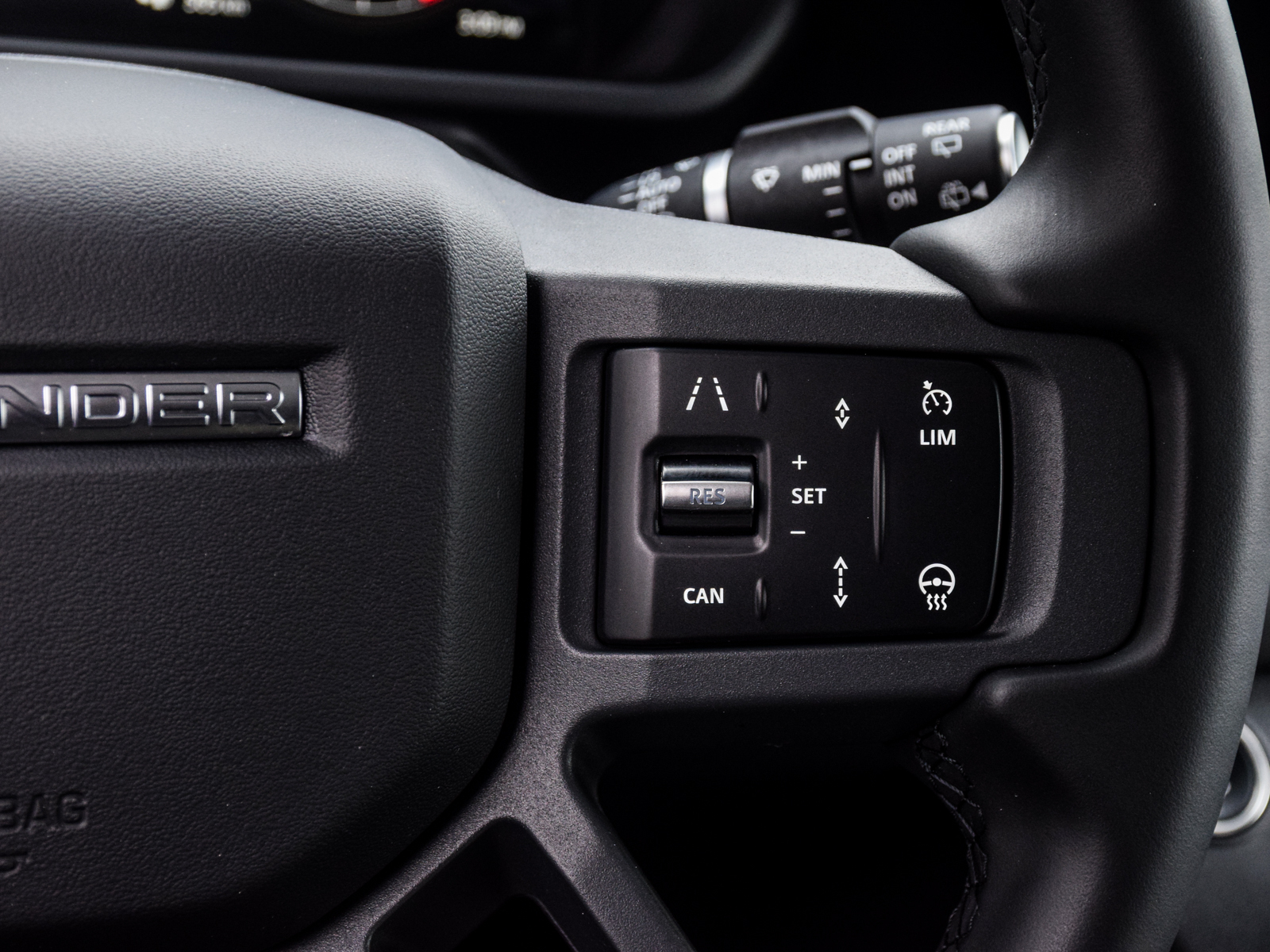 2025 Land Rover Defender 110 P400 X-Dynamic SE, Toronto, Cash