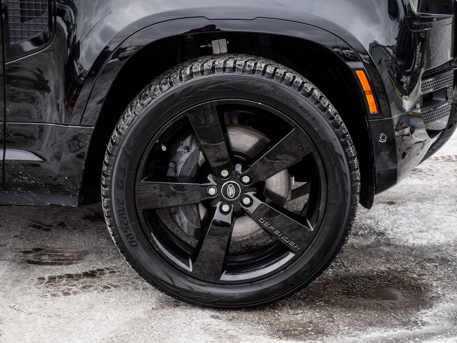 2025 Land Rover Defender 110 P400 X-Dynamic SE, Toronto, Cash