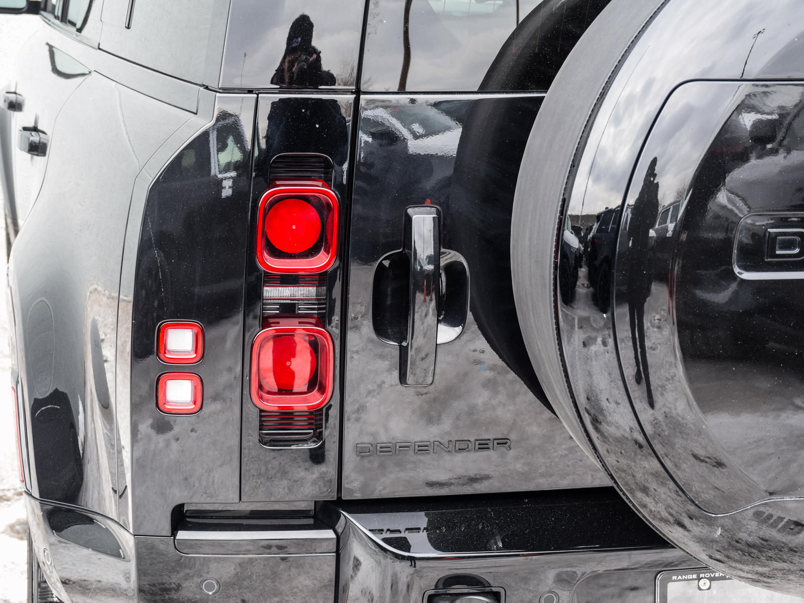 2025 Land Rover Defender 110 P400 X-Dynamic SE, Toronto, Cash