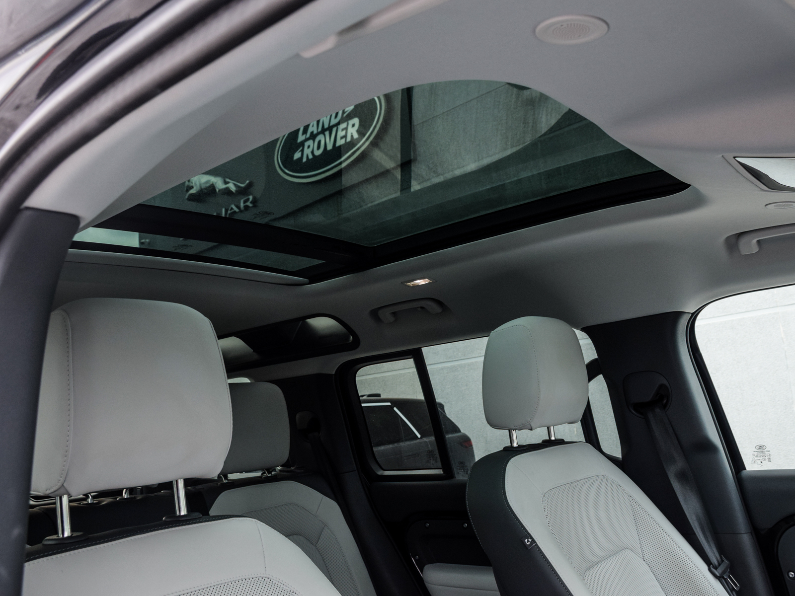 2025 Land Rover Defender 110 P400 X-Dynamic SE, Toronto, Cash