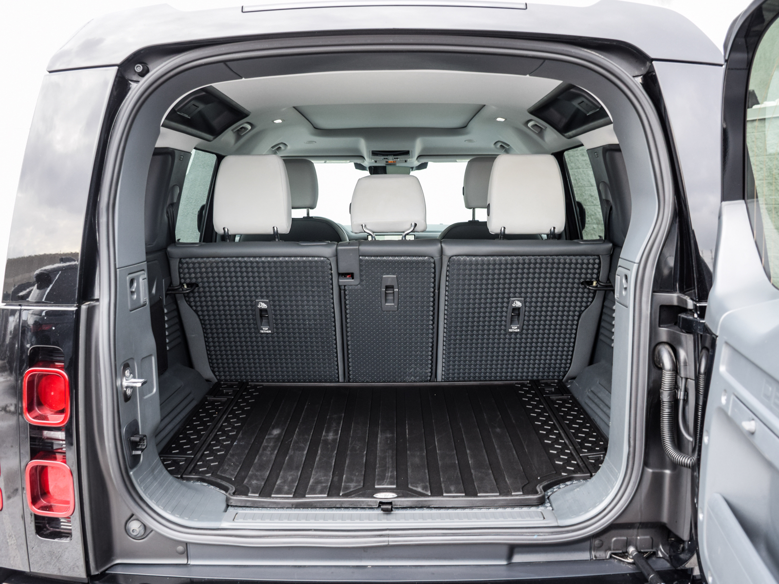 2025 Land Rover Defender 110 P400 X-Dynamic SE, Toronto, Cash