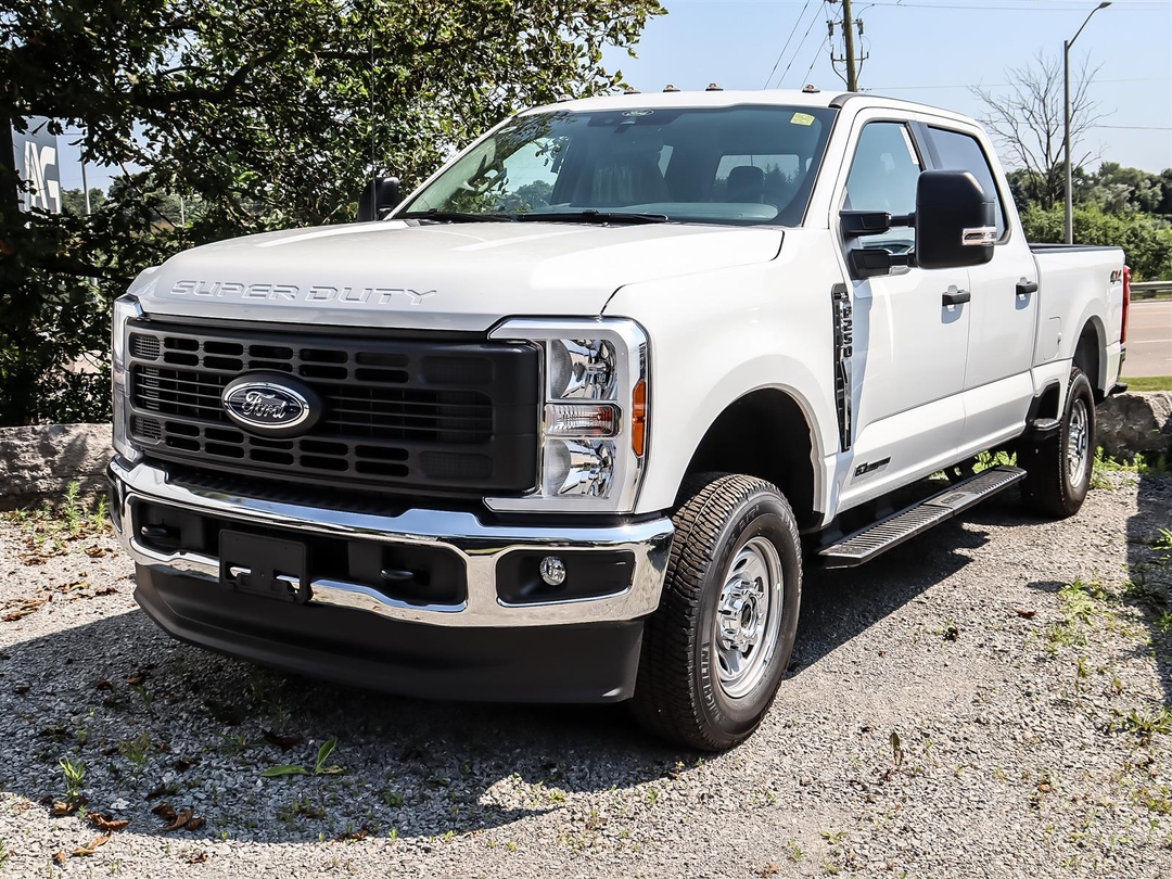Oxford White 2026 Ford F-250 Super Duty Pickup Truck Four-Wheel Drive Automatic